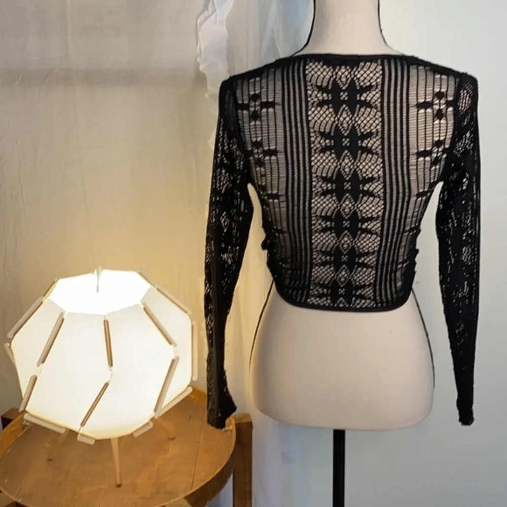 Love J Criss Cross Cropped Long Sleeve Mesh Like Top Size Medium